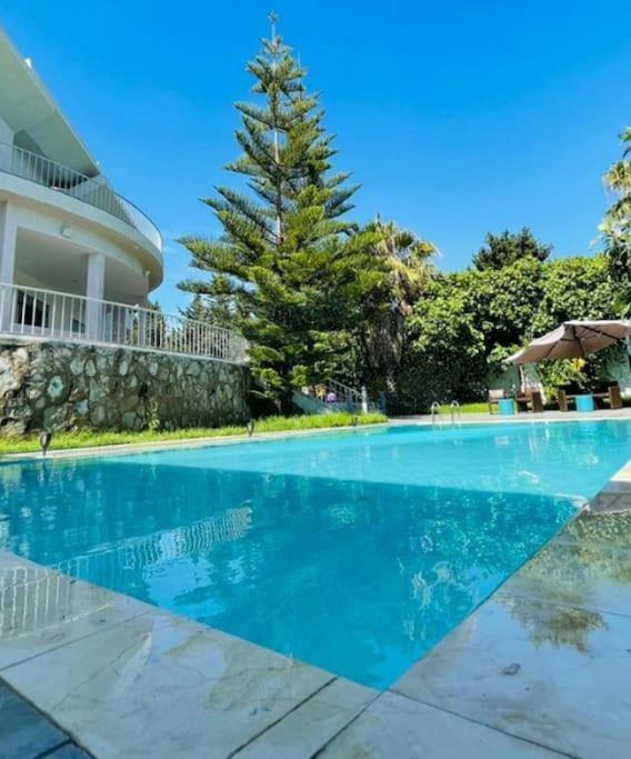Villa Avec Piscine A *